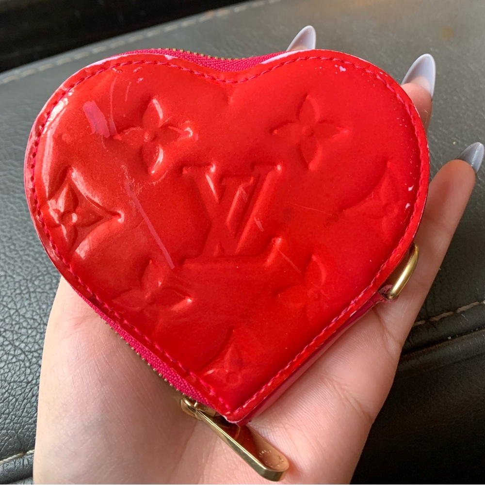 louis vuitton vernis red heart keypouch